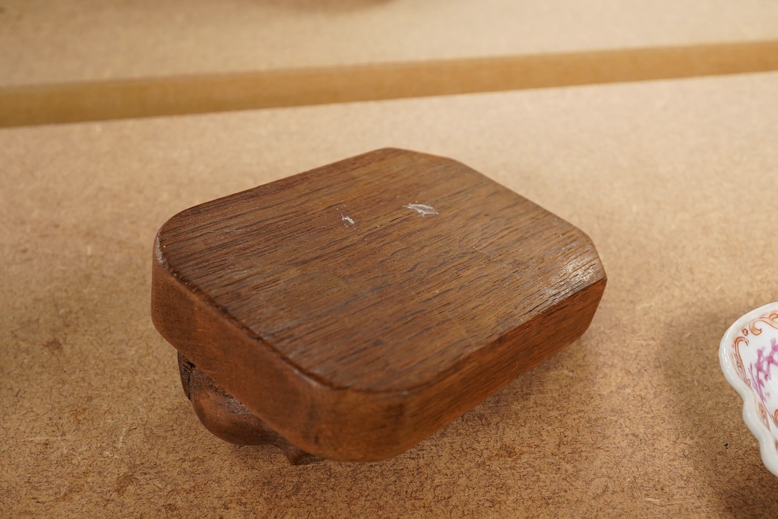 A Robert Thompson 'Mouseman' ashtray, 10cm wide